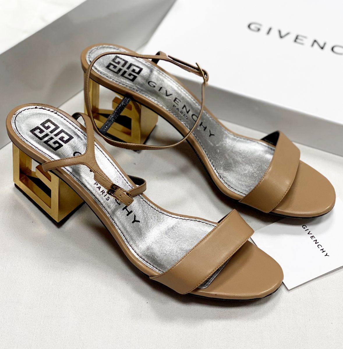 Босоножки Givenchy размер 39.5 цена 23 483 руб
