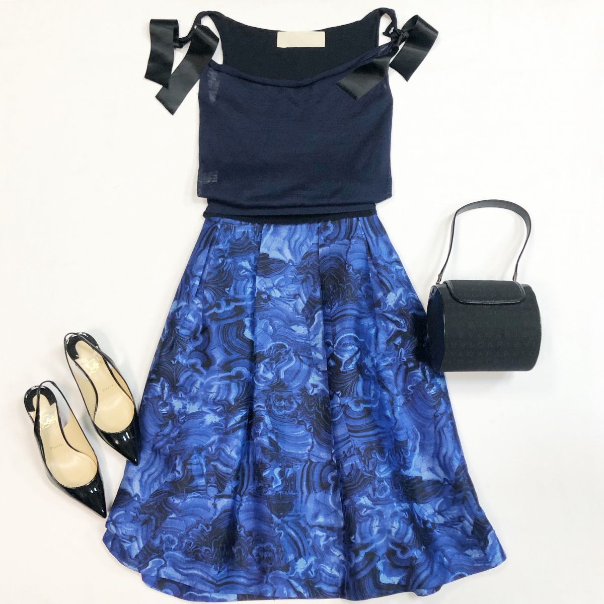 Топ Lanvin размер S цена 3 846 рубЮбка Michael Kors 4 цена 3 077 рубТуфли Louboutin размер 37 цена 15 385 рубСумка Bvlgari