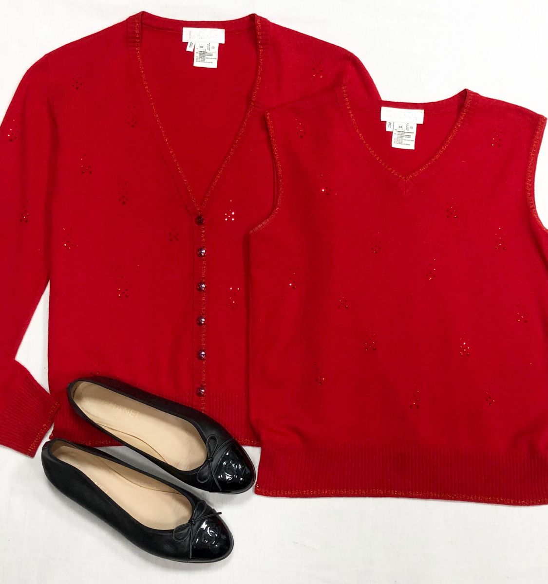 Кардиган + Топ Escada размер 38 цена 15 655 руб
Балетки Chanel размер 41 цена 23 483 руб