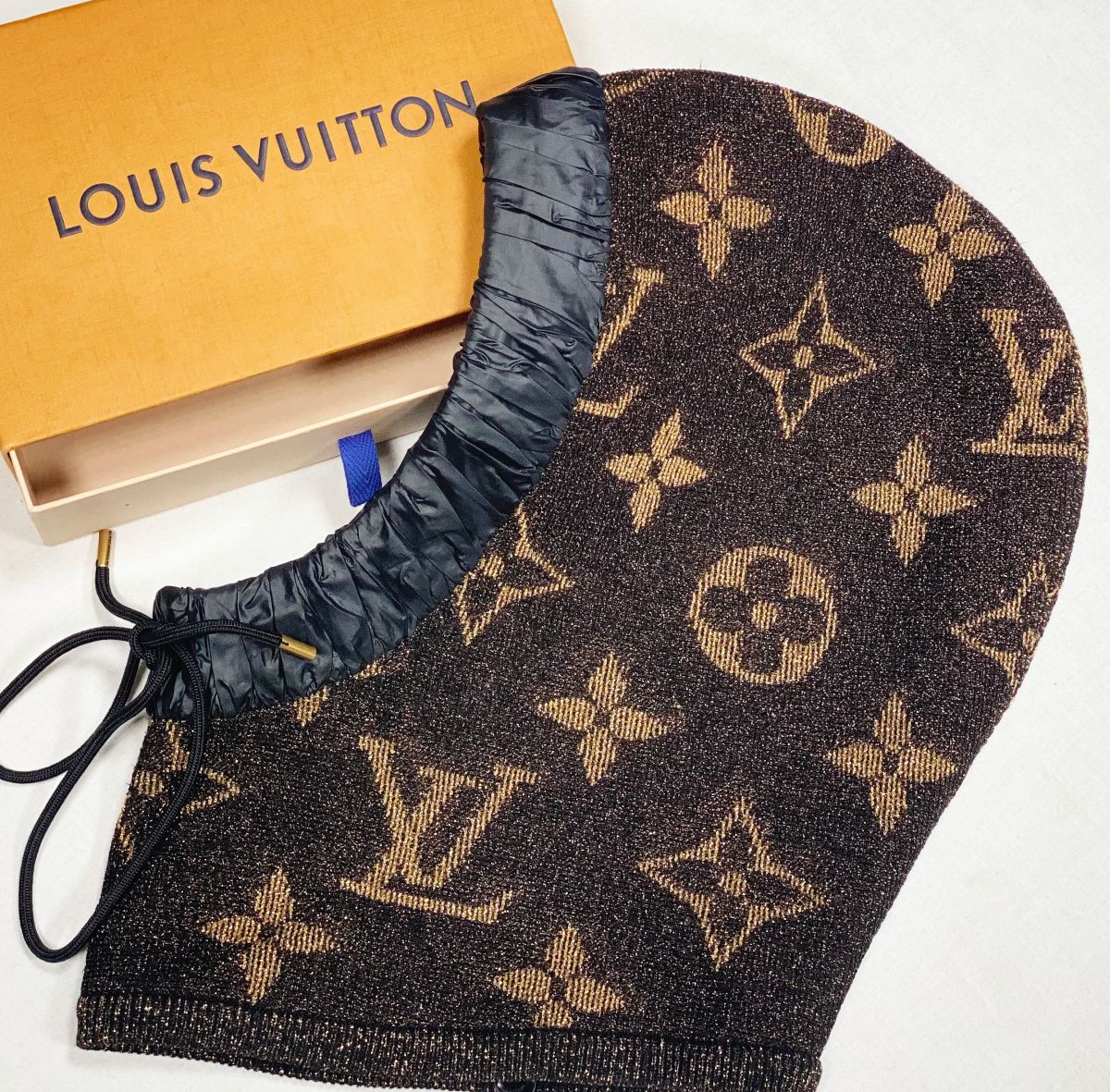 Капр Louis Vuitton цена 23 483 руб 