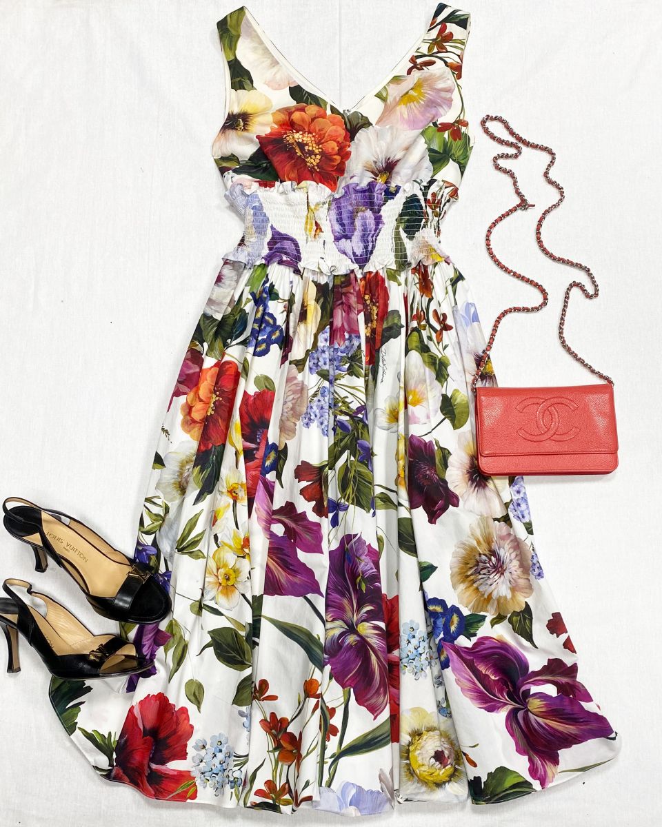Платье Dolce Gabbana размер 44 цена 23 483 руб
Босоножки Louis Vuitton размер 40 цена 10 959 руб
Сумочка Chanel