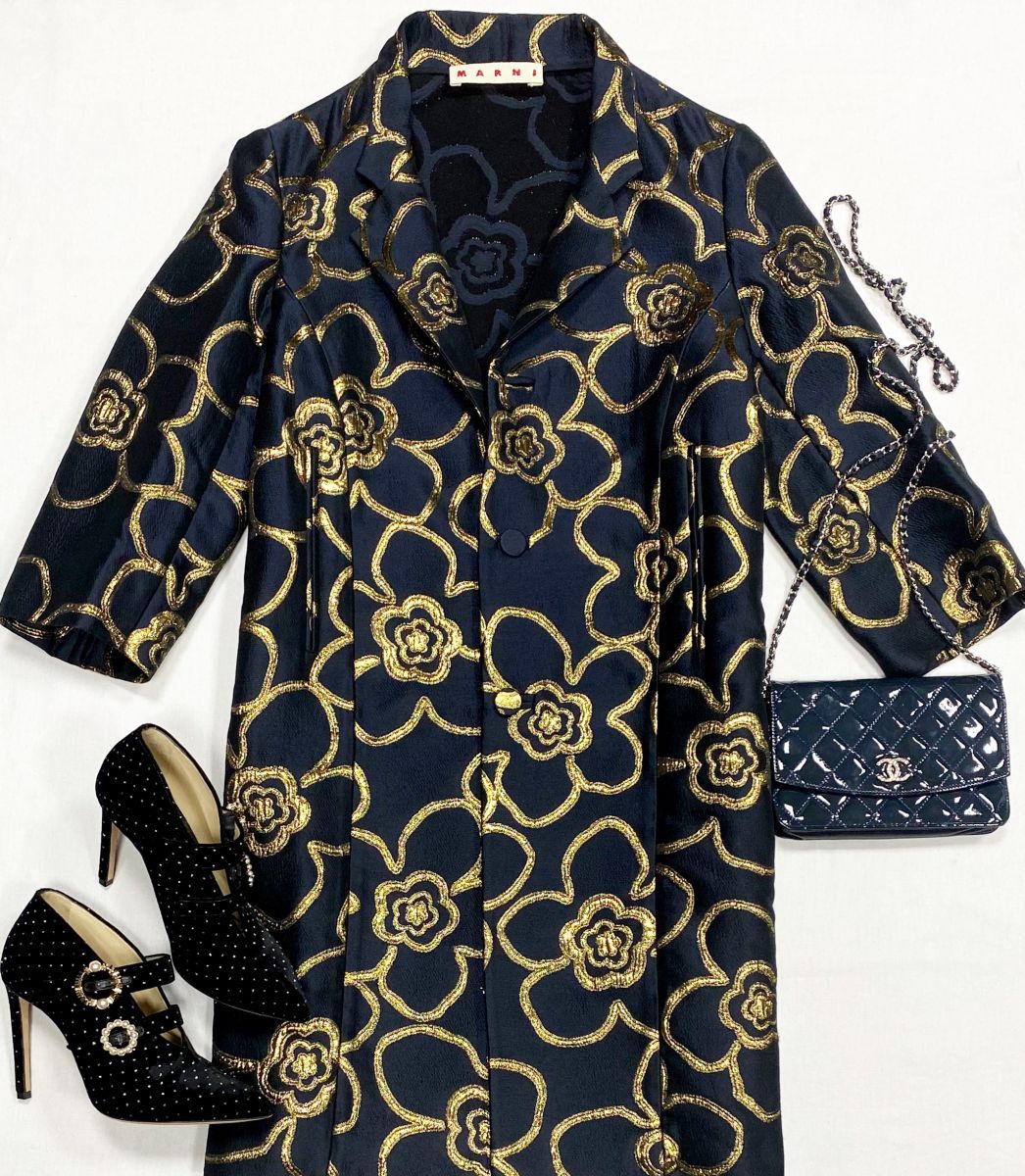 Пальто/люрекс/ Marni размер 44 цена 31 310 руб
Ботильоны Jimmy Choo размер 38 цена 15 655 руб
Сумка Chanel 
