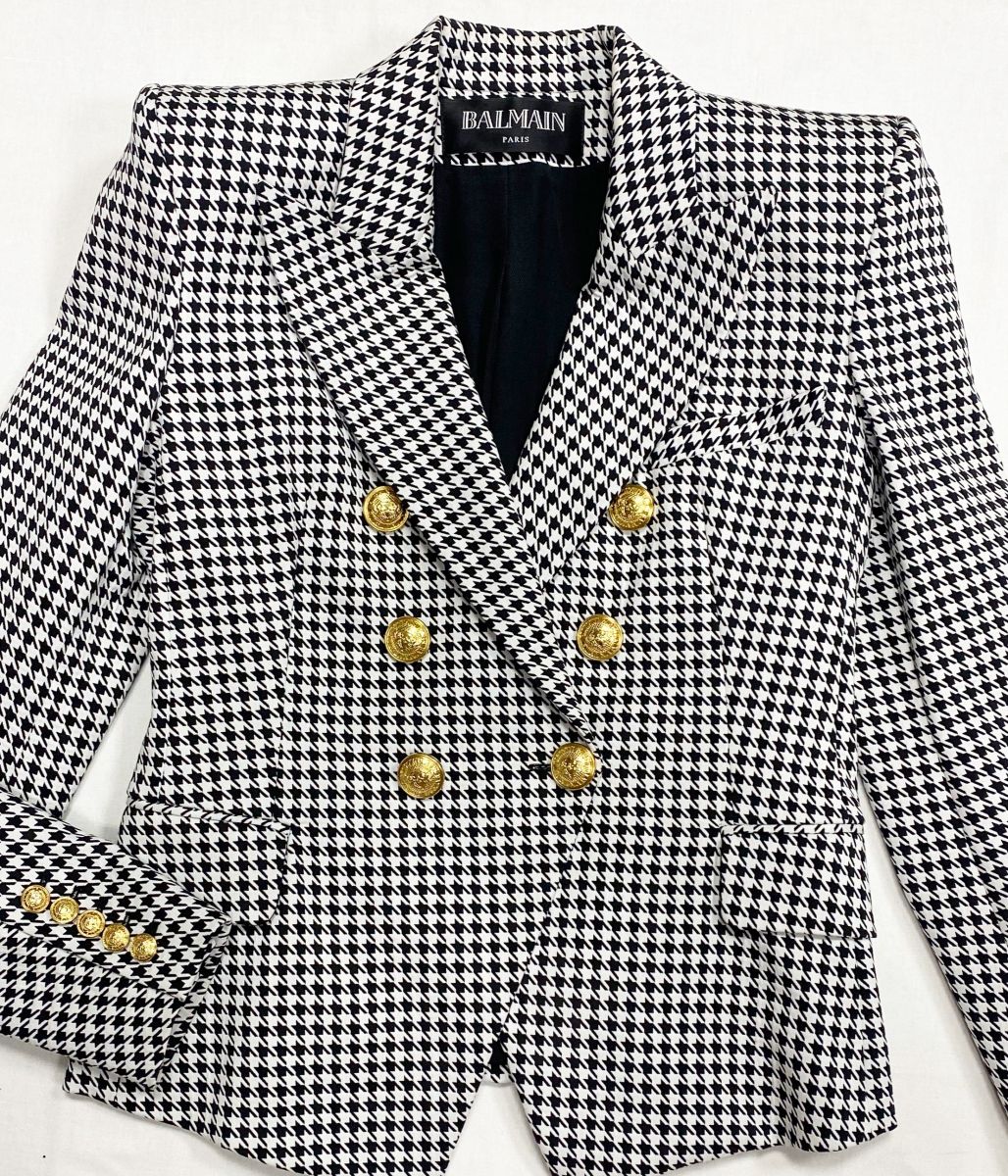 Жакет Balmain размер 40 цена 93 930 руб
Туфли Saint Laurent размер 39.5 цена 62 620 руб