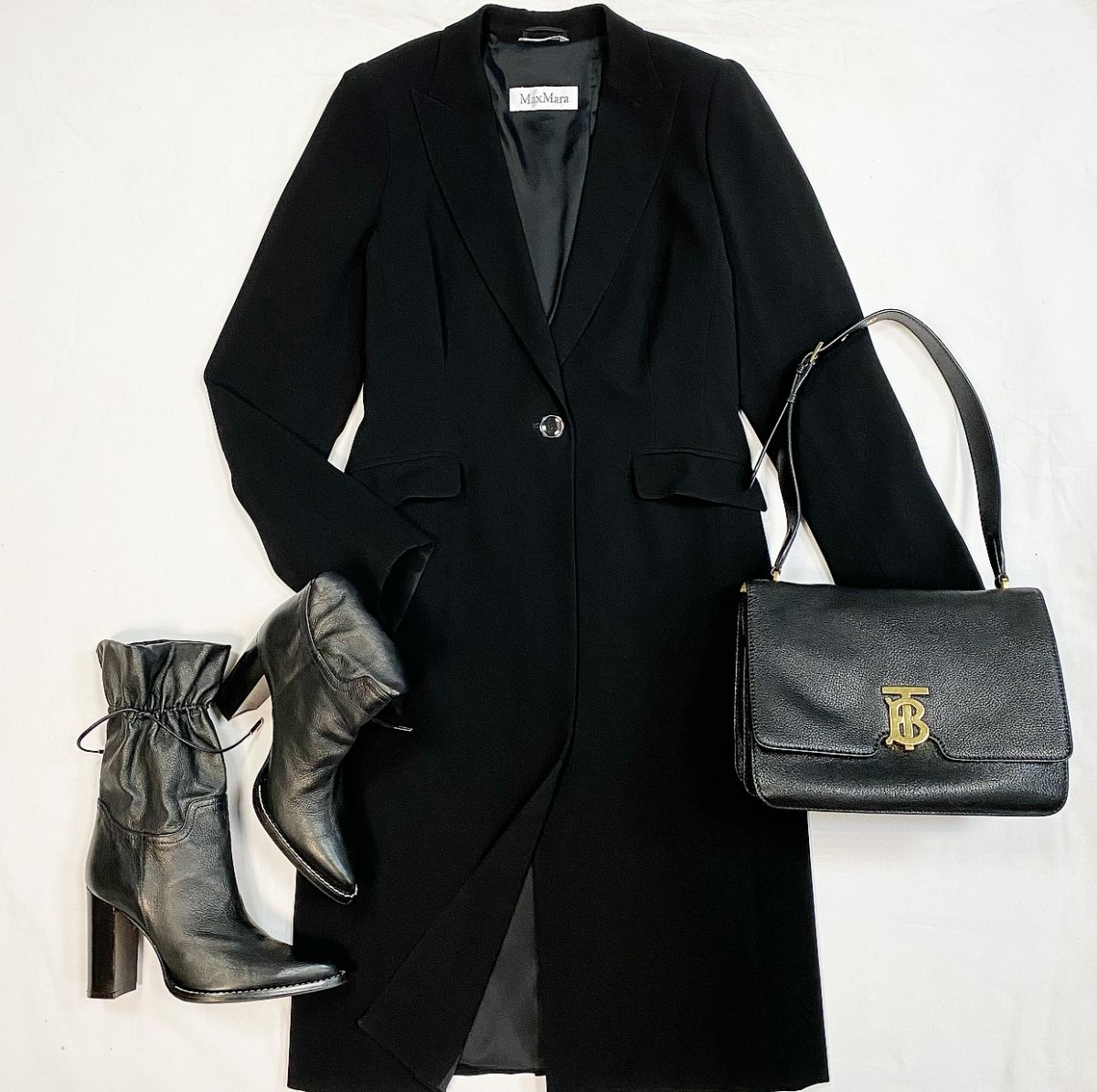 
Пальто Max Mara размер 46 цена 18 463 руб
Сапоги Barbara Bui размер 39 цена 12 308 руб
Сумка Burberry