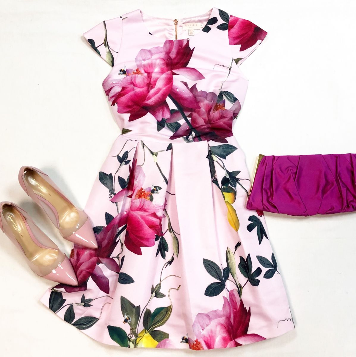 Платье Ted Baker размер 1 цена 4 616 рубТуфли Gianvito Rossi размер 38.5 цена 26 155 рубКлатч Dolce Gabbana