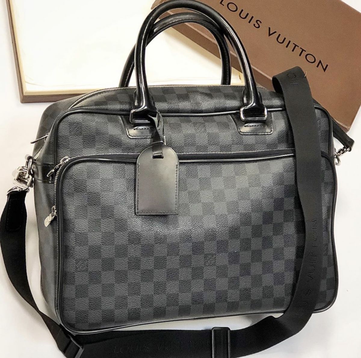 Сумка LOUISVUITTON  размер 40/30 цена 46 155 руб