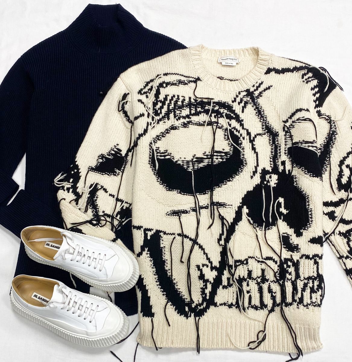 Свитер Alexander McQueen размер M цена 31 310 руб
Кофта Stella McCartney размер 44 цена 10 959 руб
Кеды Jil Sander размер 38 цена 23 483 руб