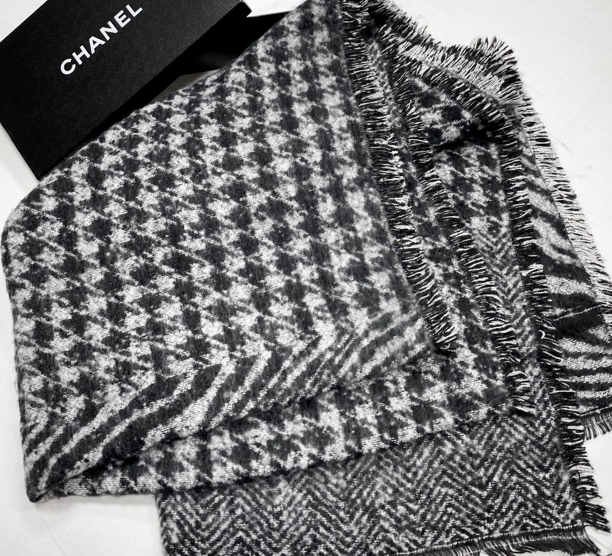 Палантин / кашемир / Chanel размер 200/90 цена 23 483 руб