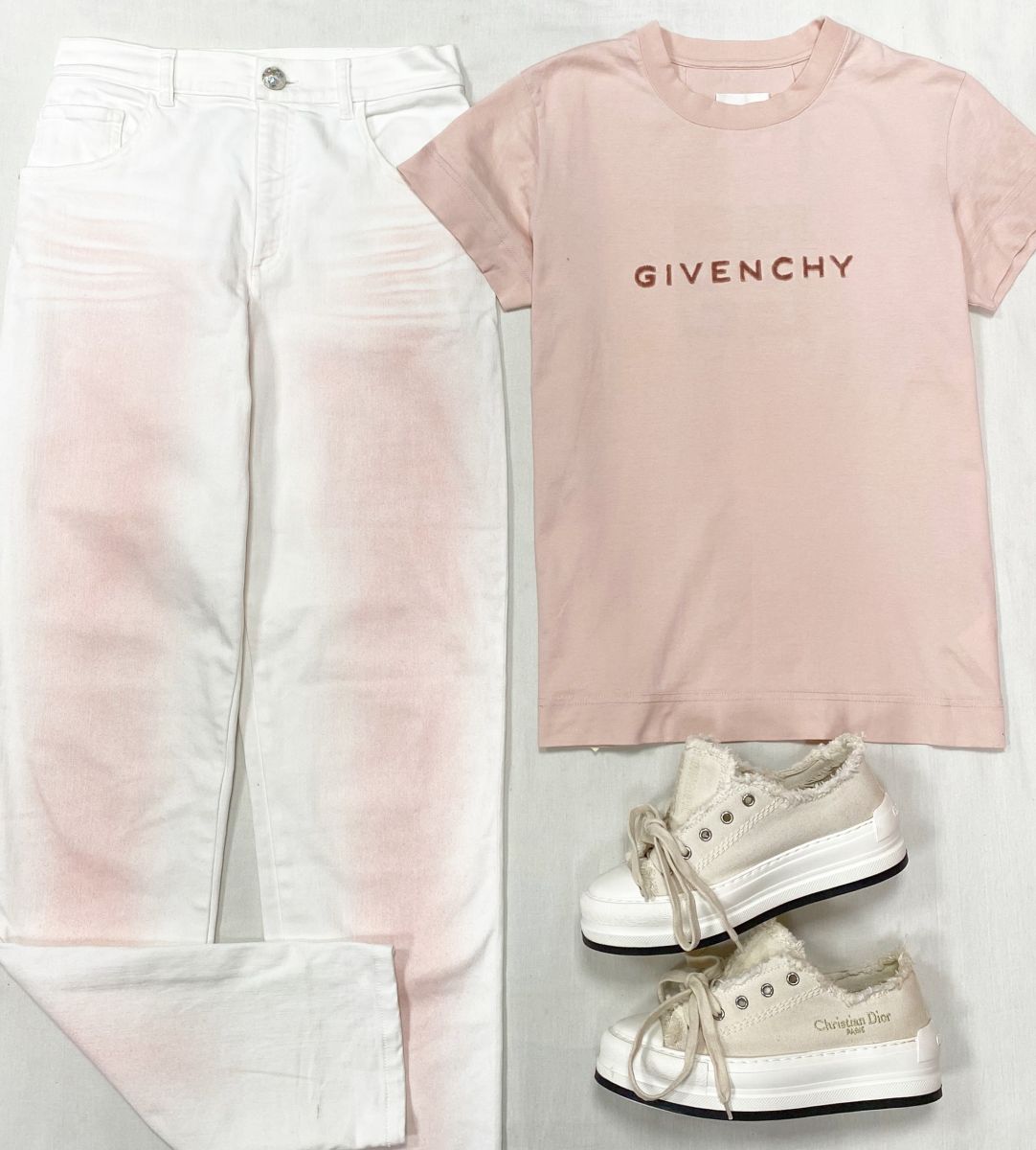 Джинсы Chanel размер 34 цена 54 793 руб
Футболка Givenchy размер S цена 3 131 руб 
Кеды Christian Dior размер 36 цена 34 441 руб