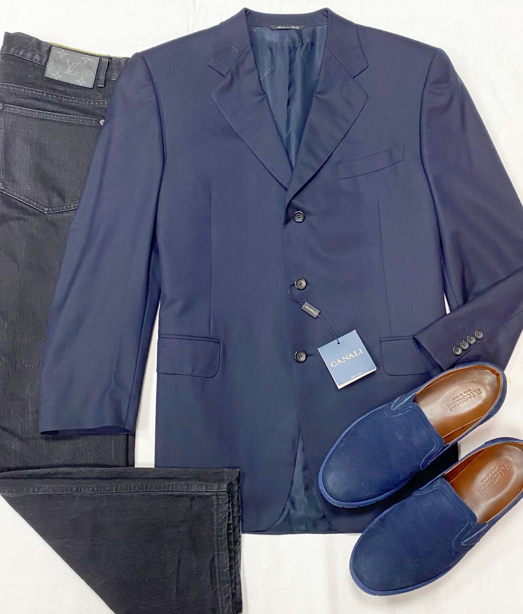 
#mechtamen Пиджак Canali размер 52 цена 23 483 руб / с биркой / 
Джинсы Louis Vuitton размер 32 цена 10 959 руб 
Слипоны Testoni размер 45.5 цена 15 655 руб 