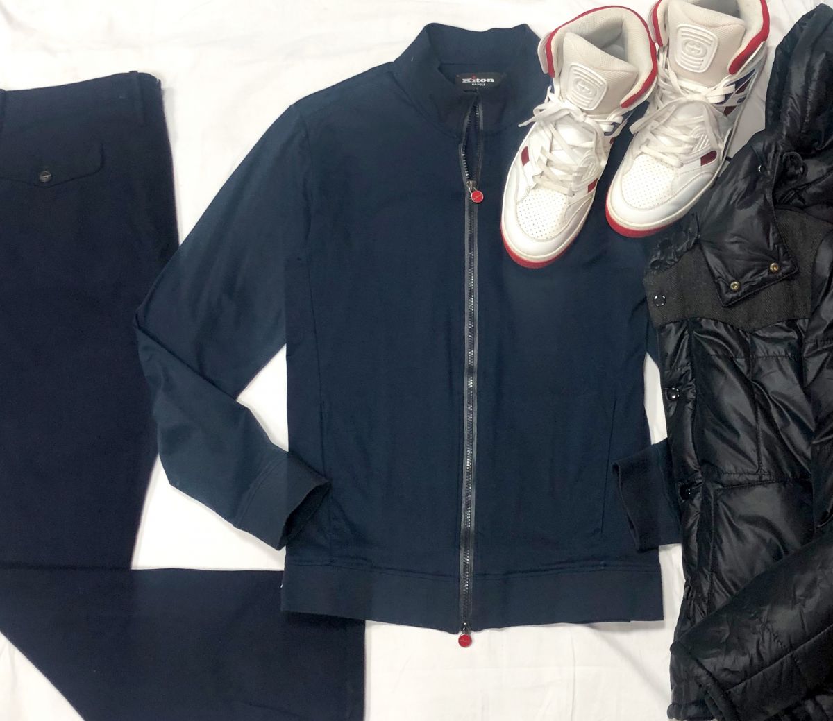 #Mechtamen
Толстовка Kiton размер М цена 28 179 руб 
Брюки Emporio Armani размер 54 цена 7 828 руб 
Кеды GUCCI размер 10/44 цена 31 310 руб