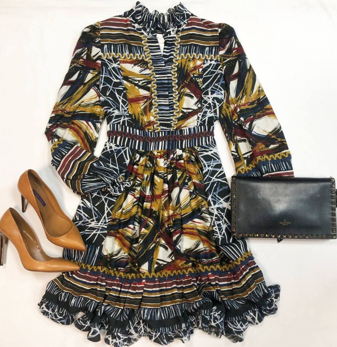 Платье Max Mara размер 38 цена 13 847 руб
Туфли Ralhn Lauren размер 38 цена 7 693 руб
Клатч Valentino