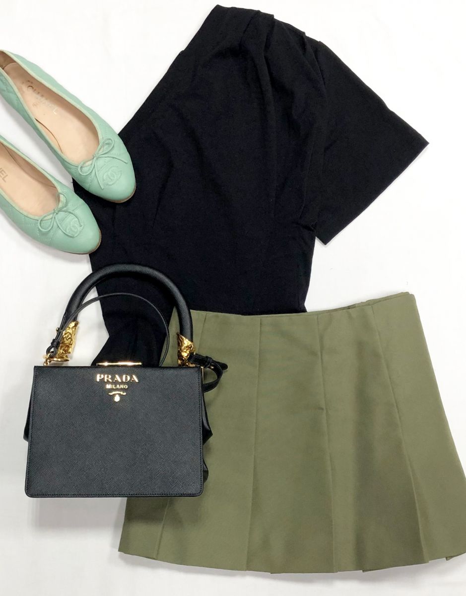 Юбка Prada размер 42 цена 31 310 руб
Топ Khy размер XS цена 7 828 руб
Балетки Chanel размер 38.5 цена 23 483 руб
Сумка Prada