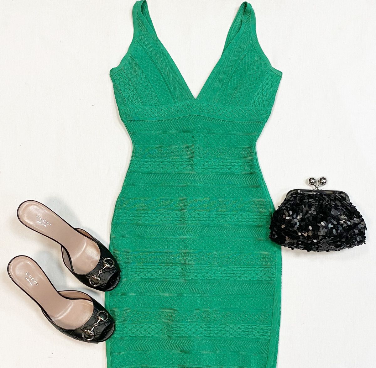 Платье Herve Leger размер XS цена 7 693 руб
Сабо Gucci размер 38 цена 23 078 руб
Клатч Weekend 