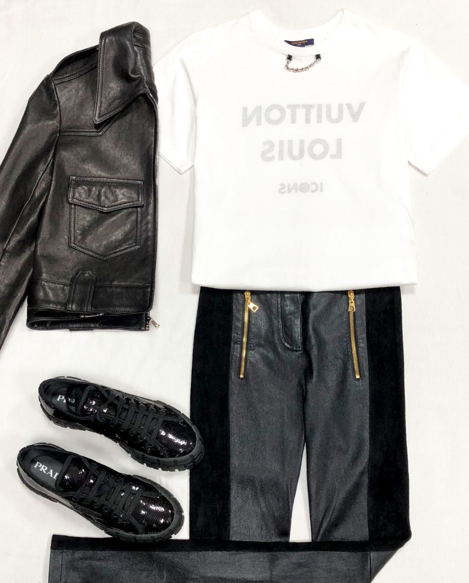Брюки/ кожа/ замша/ Louis Vuitton размер 36 цена 31 310 руб
Футболка Louis Vuitton размер L цена 15 655 руб
Кеды / пайетки/ PRADA размер 41 цена 43 834 руб