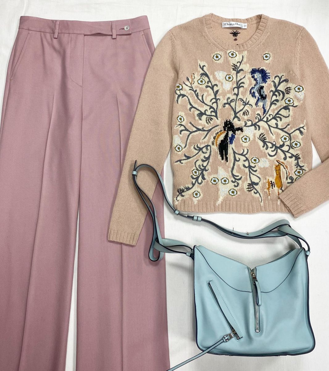 Брюки / кашемир / Kiton размер 42 цена 46 965 руб 
Кофта / кашемир / вышивка / Christian Dior размер 44 цена 46 965 руб
Сумка Loewe