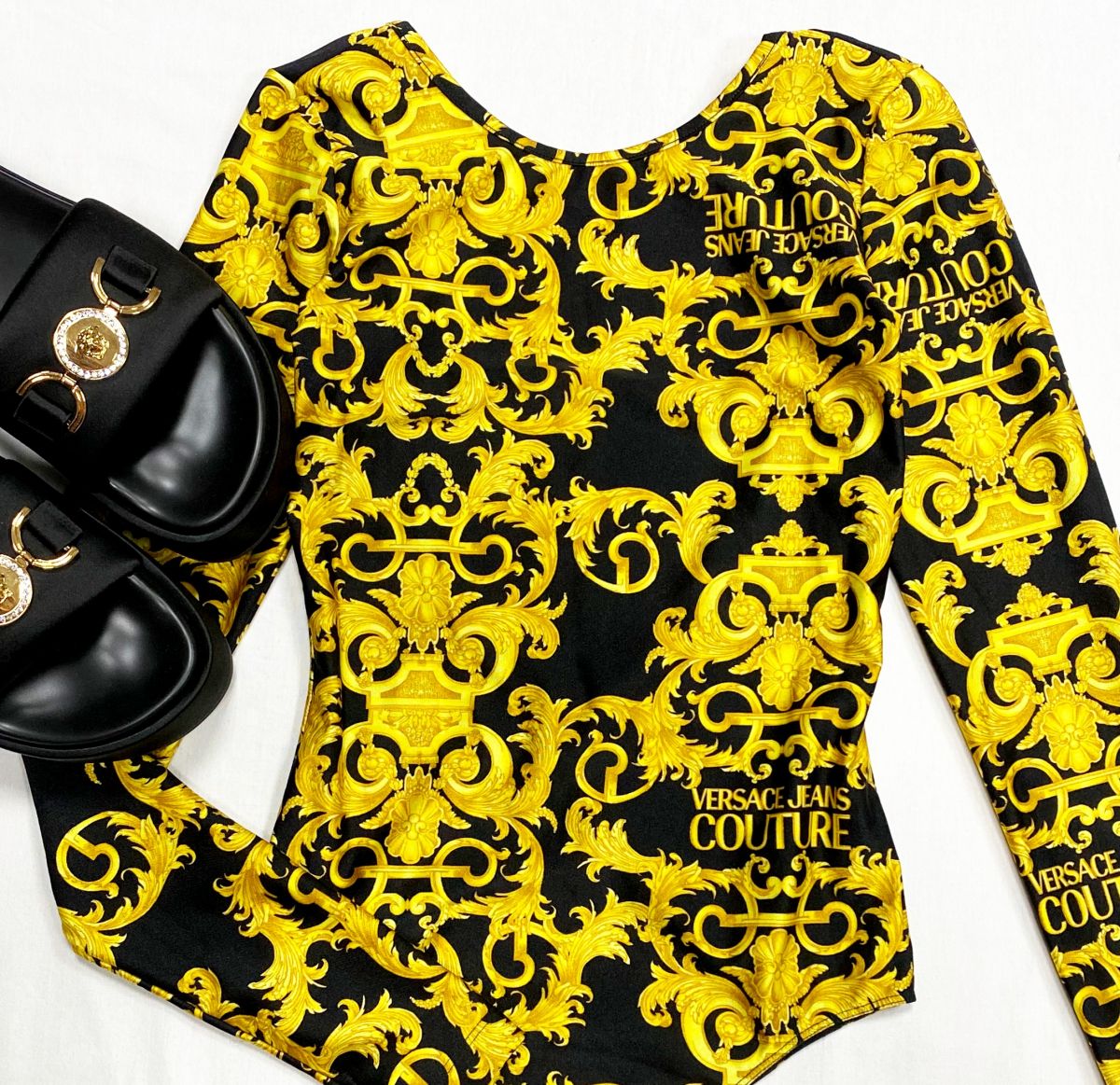 Боди Versace размер 38 цена 6 262 руб
Сабо Versace размер 38 цена 26 614 руб