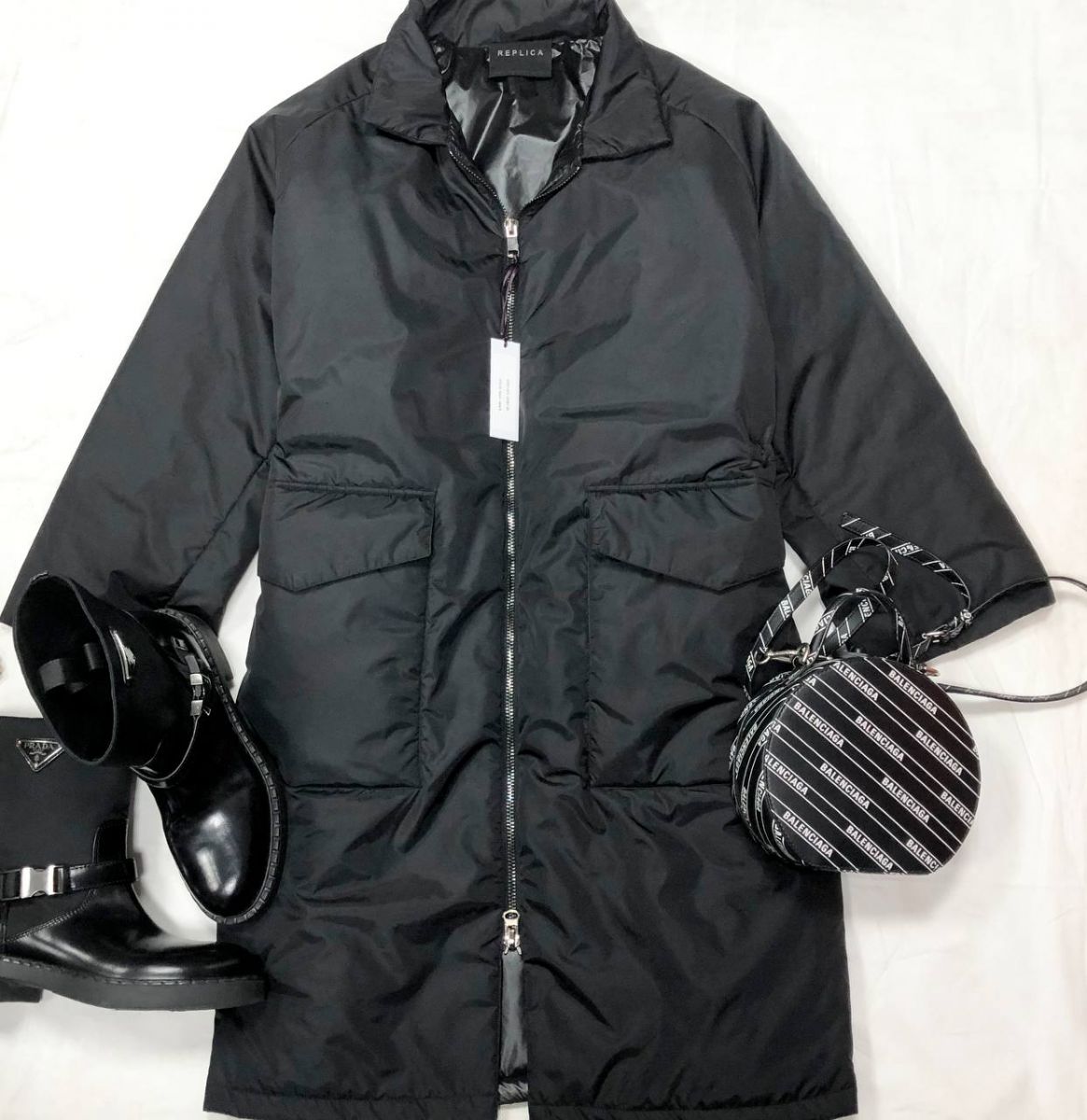 Пальто REPLICA размер S цена 38 355 руб /новая с ценником/ Ботинки PRADA размер 40.5 цена 93 934 руб Сумка BALENCIAGA
