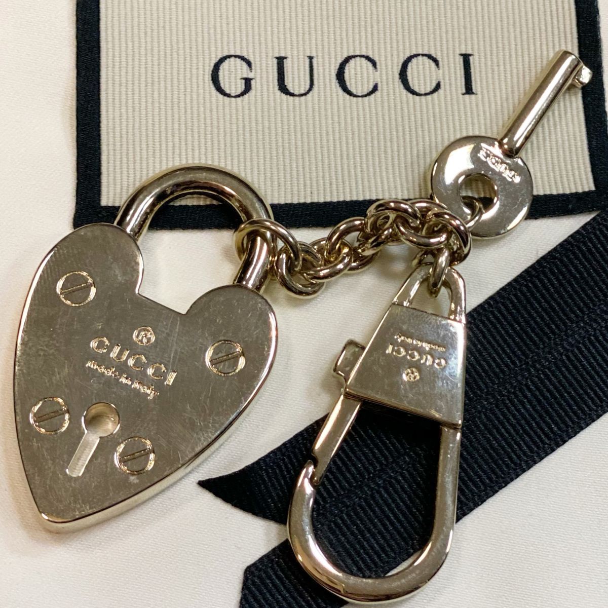 Брелок Gucci цена 4 616 руб 