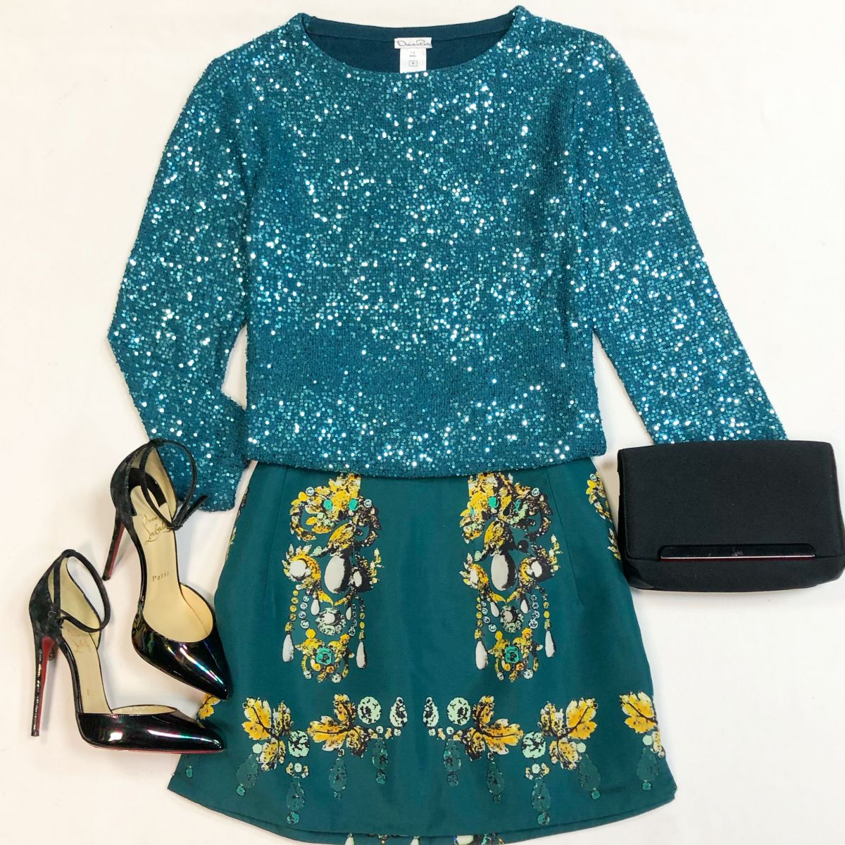 Кофта/пайетки / Oscar De La Rent размер M цена 15 385 рубЮбка Oscar De La Renta размер 4 цена 9 231 рубТуфли Louboutin размер 37 цена 18 462 рубКлатч Louboutin