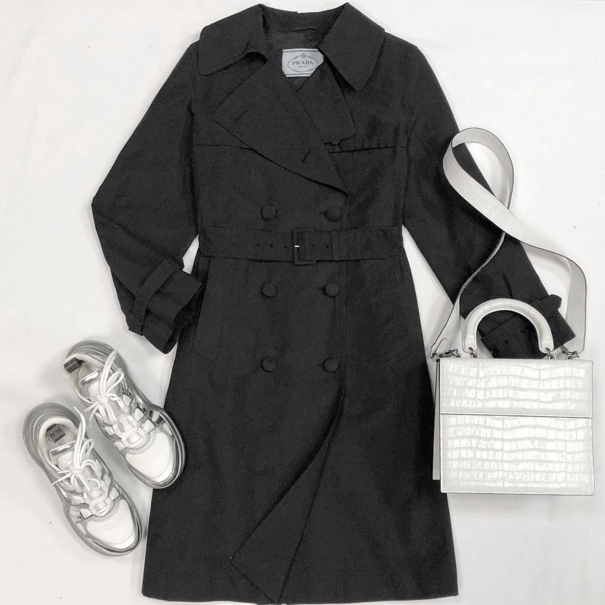 Плащ PRADA размер 40 цена 46 155 рубКроссовки LOUIS VUITTON  размер 38 цена 30 770 рубСумка 0711
