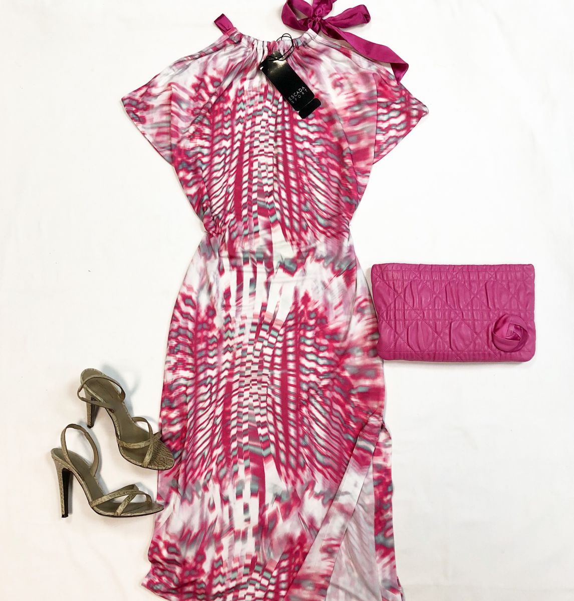 Платье Escada размер 36 цена 7 693 руб/с биркой / Босоножки BOTTEGA VENETA размер 38 цена 12 308 рубКлатч Dior