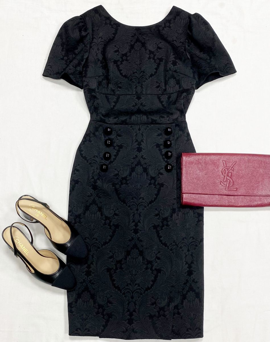 Платье Dolce Gabbana размер 44 цена 23 483 руб
Туфли Chanel размер 39.5 цена 93 930 руб
Клатч Ysl