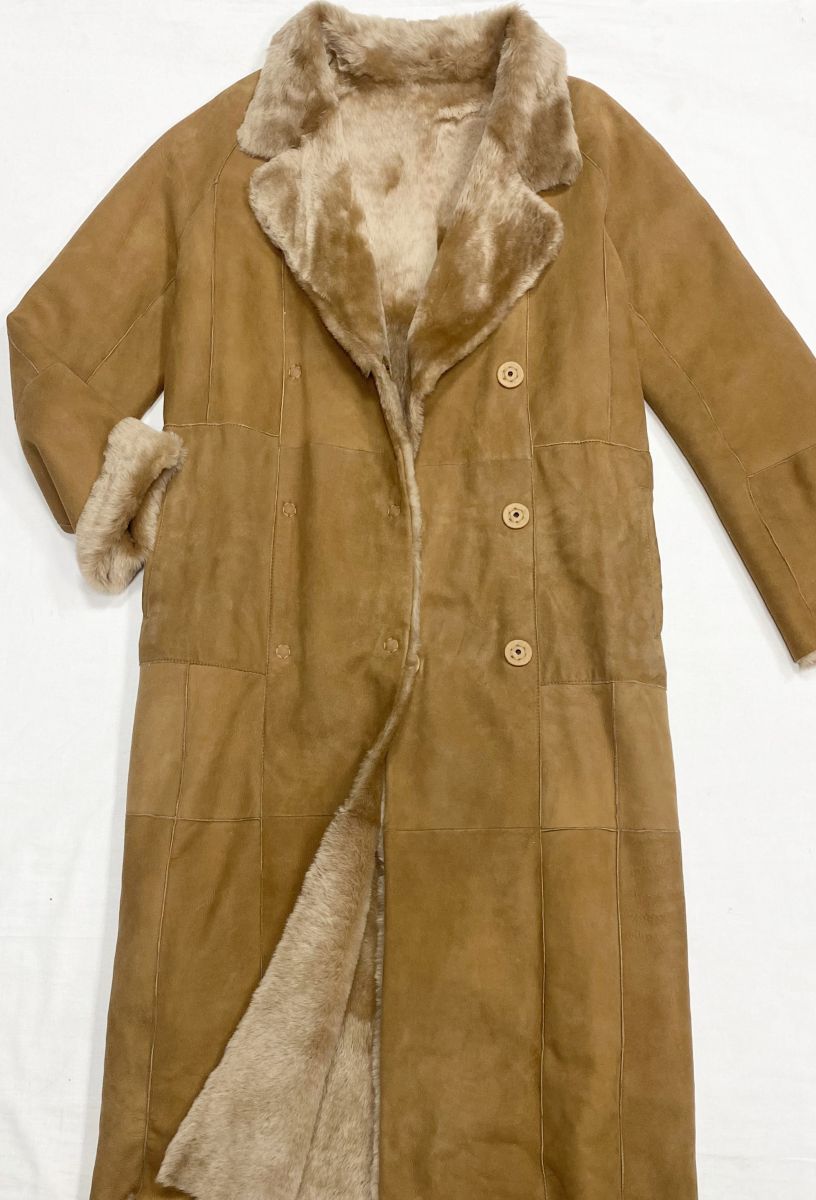 Дубленка / двухсторонняя/ Drome размер S цена 78 275 руб
Ботинки Prada размер 38 цена 93 930
Руб
Клатч Chanel