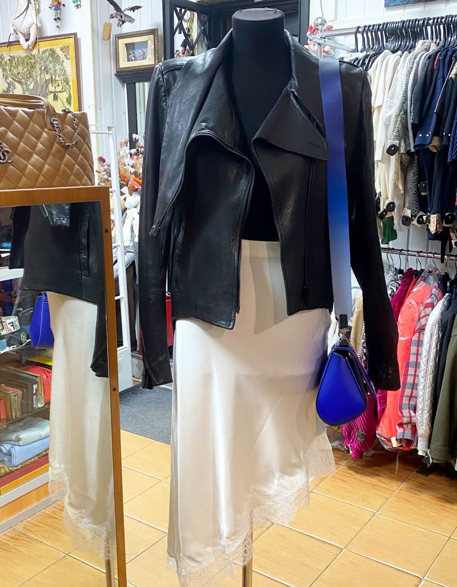 Куртка /кажа/ Ann Demeulemester размер 42 цена 39 138 руб
Юбка / ажур/ размер M цена 7 828 руб