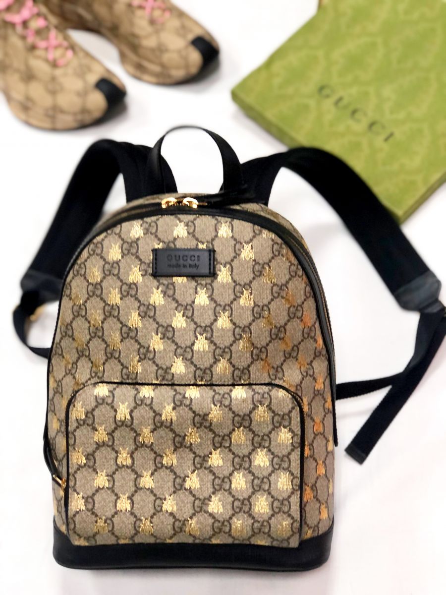 Поло PRADA размер M цена 78 275 руб 
Джинсы Chanel размер 42 цена 31 310 руб 
Эспадрильи Chanel размер 40
Цена 23 483 руб /новые/ 
Рюкзак GUCCI