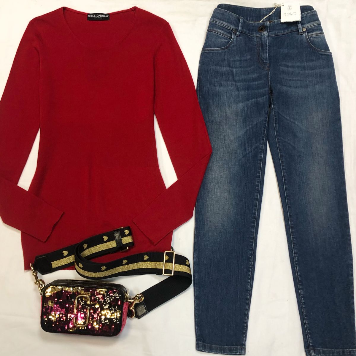 Кофта /кашемир/ Dolce Gabbana  размер 44 цена 7 693 руб Джинсы Brunello Cuccinelli  размер 40 цена 9 231 руб /с ценником/ Сумочка /пайетки/ Marc Jacobs 