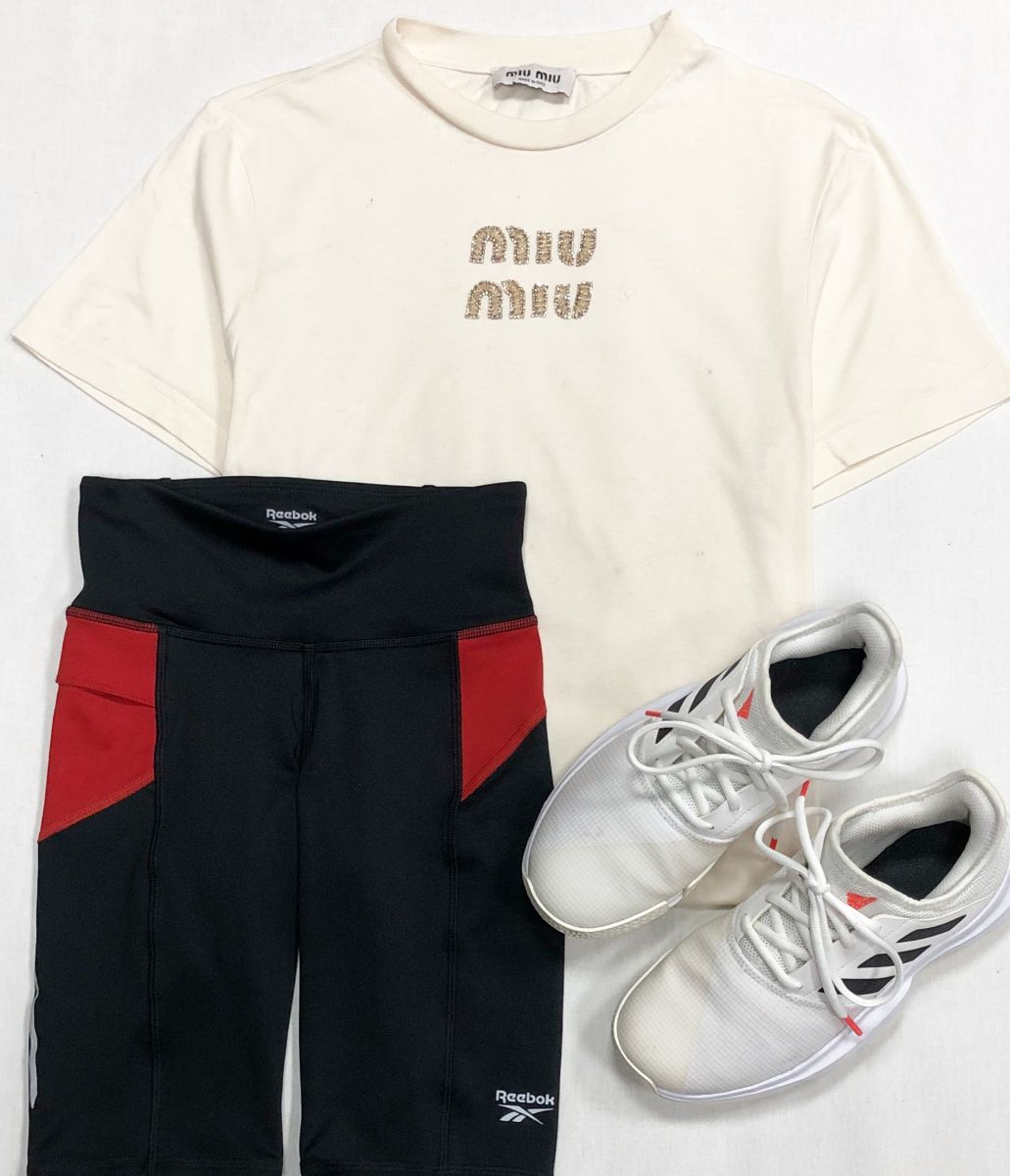 Футболка Miu Miu размер M цена 15 655 руб
Шорты Reebok размер 2 XS цена 783 руб
Кроссовки Adidas размер 37.5 цена 3 131 руб