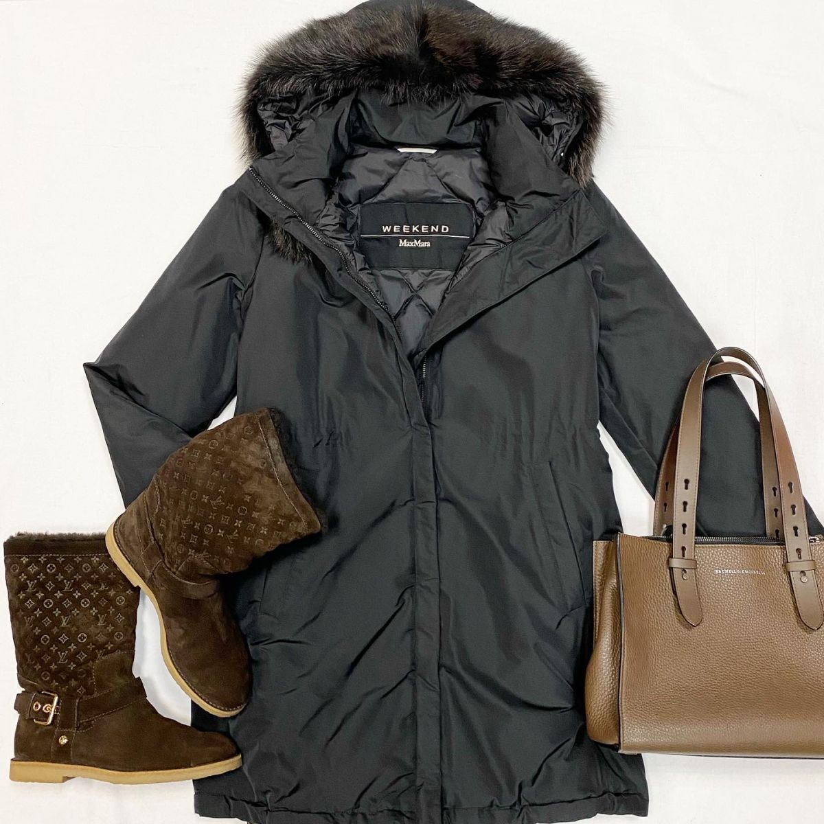 Парка Weekend Max Mara размер 38 цена 23 078 руб Сапоги / на меху / Louis Vuitton размер 37 цена 15 385 руб Сумка Brunello Cucinelli