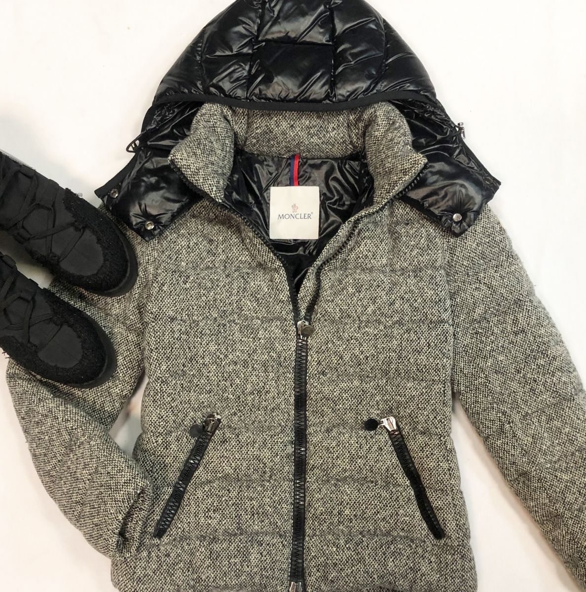 Пуховик MONCLER размер 1 цена 23 078 рубБотинки Chanel размер 39.5 цена 61 540 руб