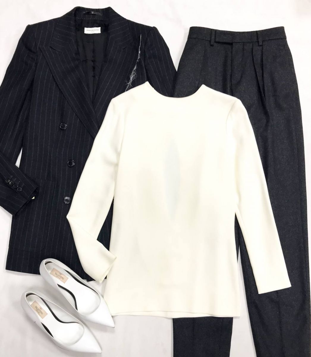 Жакет Dries Van Noten размер 38 цена 46 965 руб
Блузка Celine размер 36 цена 15 655 руб
Брюки Celine размер 34 цена 15 655 руб
Туфли Valentino размер 38 цена 23 483 руб
