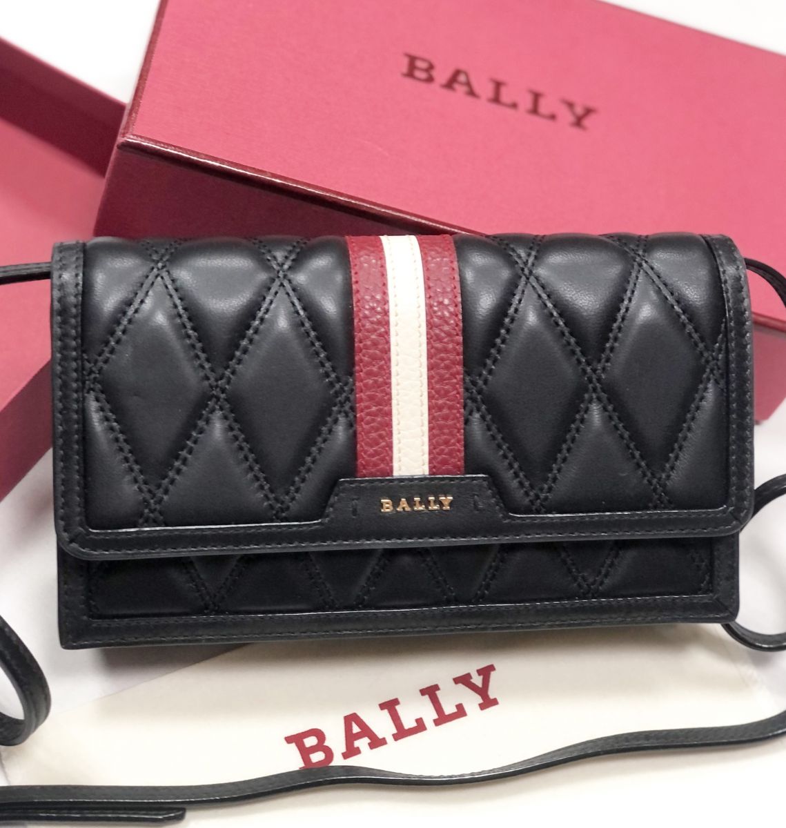 Сумочка Bally размер 20/12 цена 18 786 руб/ в коробке/ 
