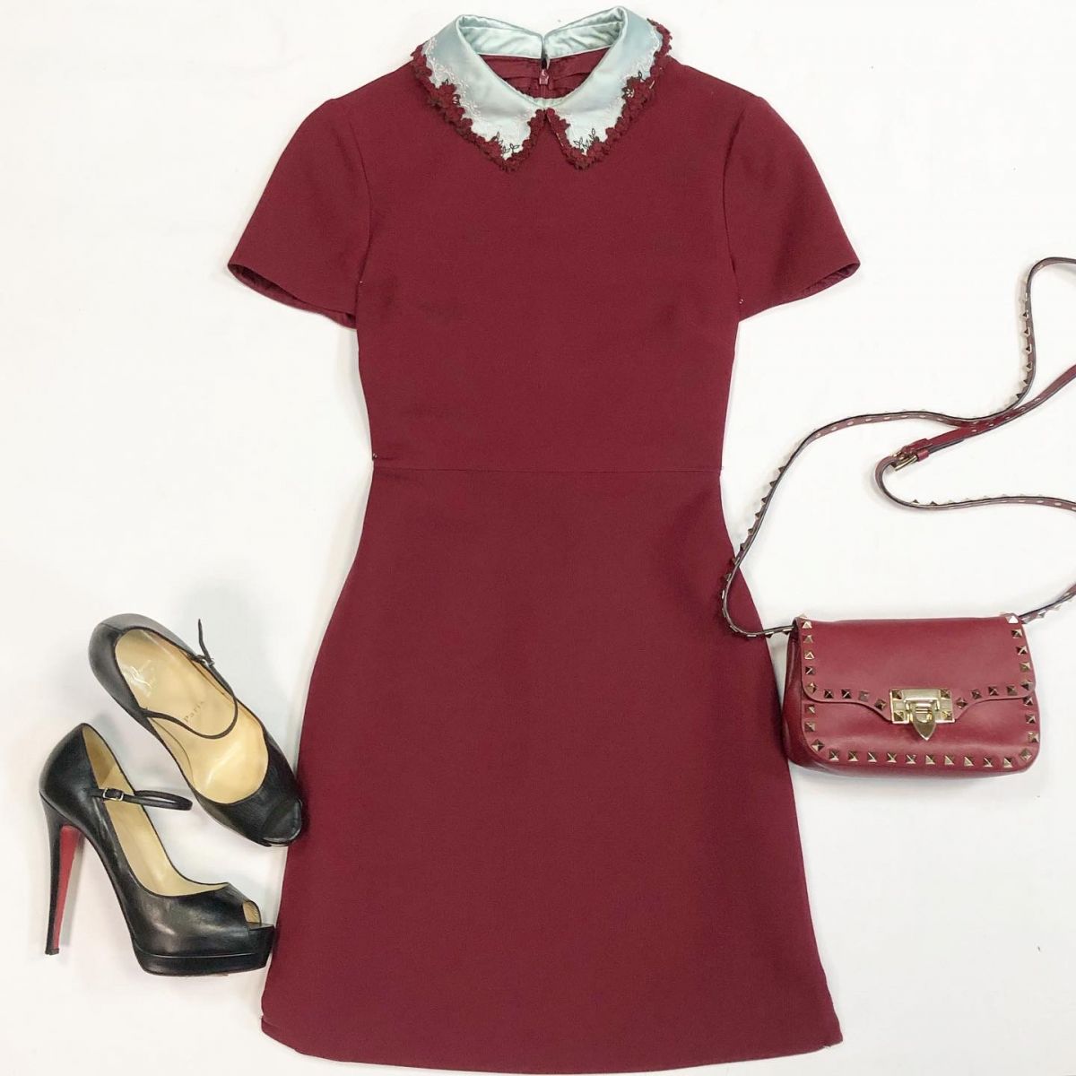 Платье Valentino размер 36 цена 23 078 рубТуфли Louboutin размер 37 цена 12 308 рубСумка Valentino