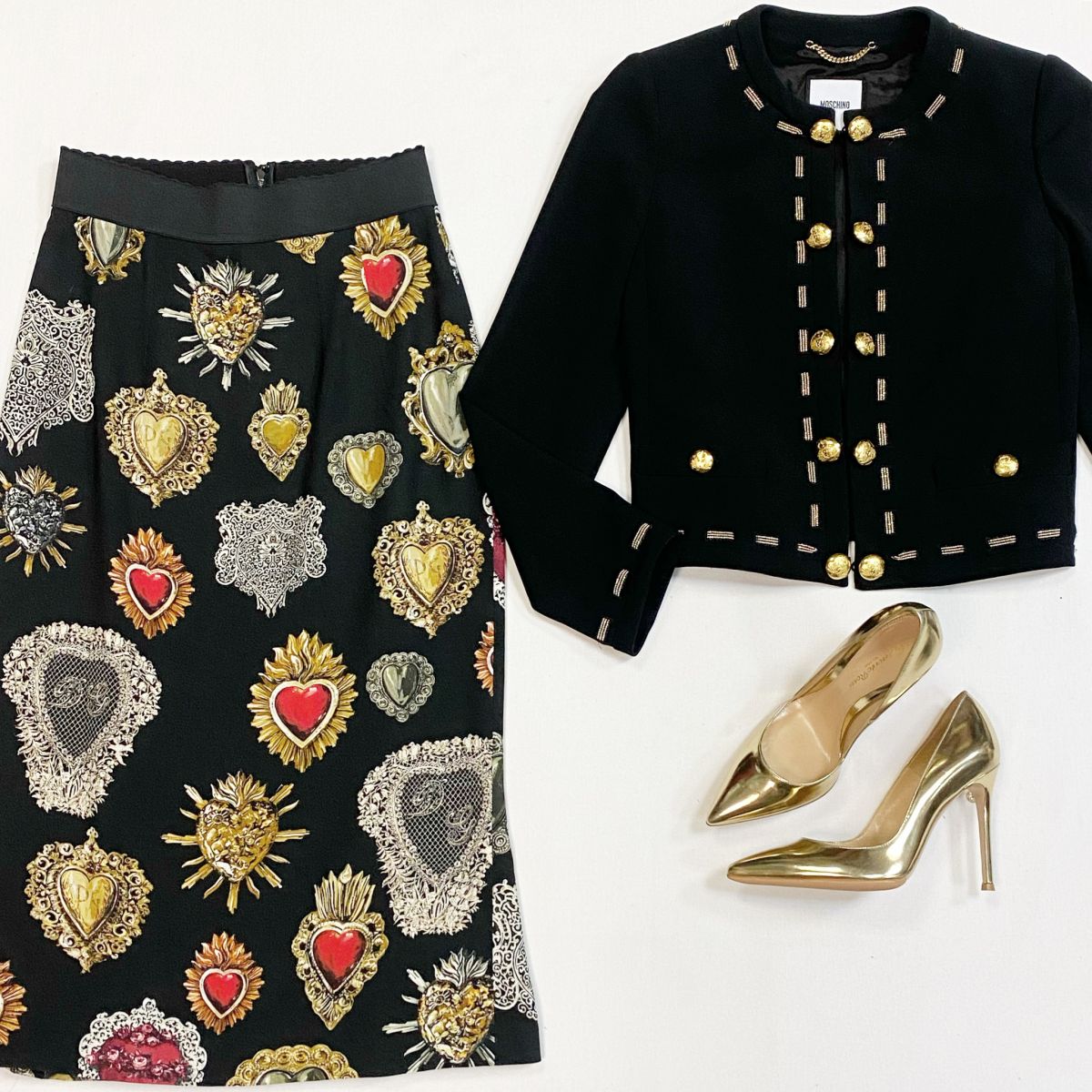 Юбка Dolce Gabbana размер 38 цена 12 308 рубЖакет Moschino размер 40 цена 7 693 рубТуфли Gianvito Rossi размер 36.5 цена 10 770 руб