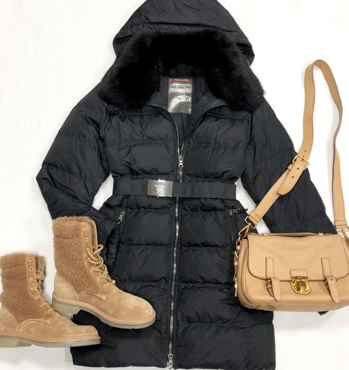 Пуховик Prada размер 42 цена 23 078 рубБотинки Max Mara размер 37.5 цена 38 463 рубСумка Prada