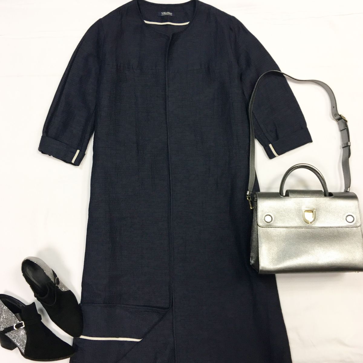 Пальто S.MaxMara размер 48 цена 12 308 руб 
Ботильоны Джузеппе Занотти размер 38 цена 7 693 руб 
Сумка Dior
