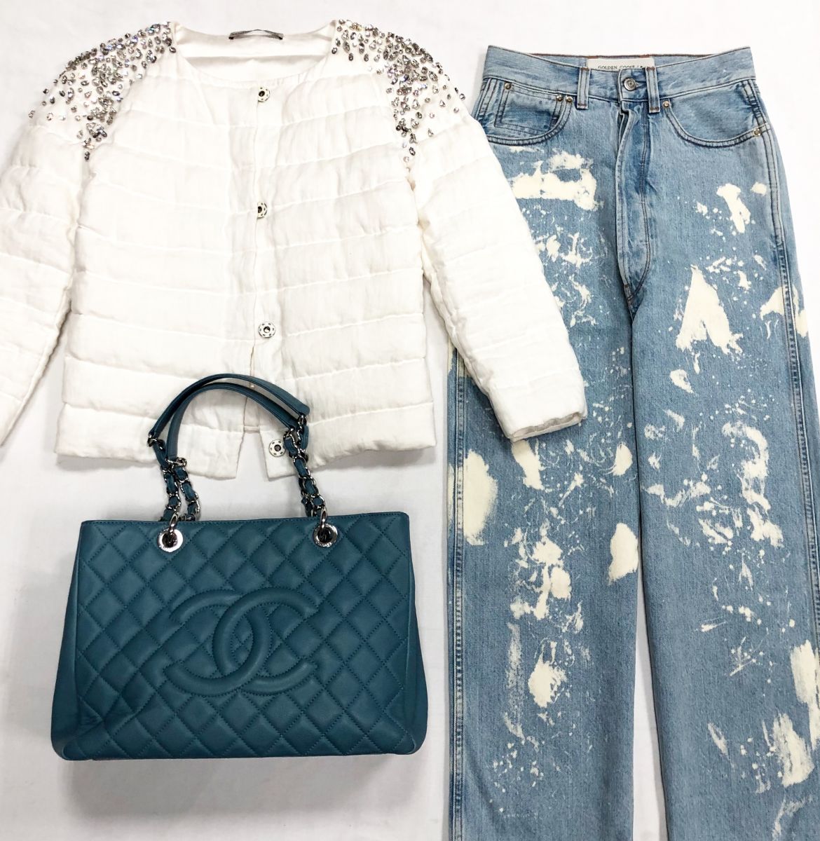 Куртка/ камни/ ERMANNO SCERVINO размер 38 цена 23 483 руб
Джинсы Golden Goose размер 24 цена 15 655 руб
Сумка Chanel