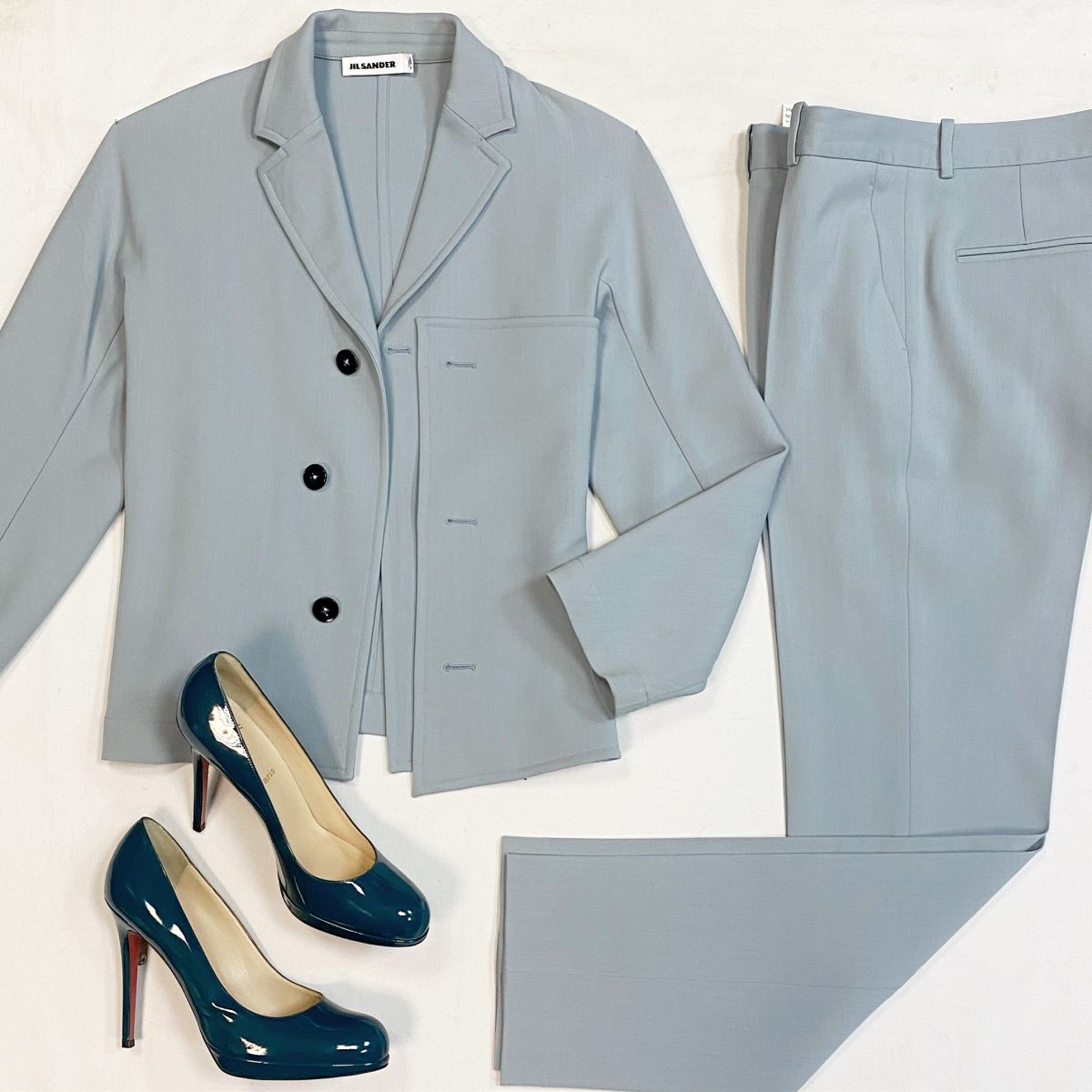 Костюм Jil Sander размер 38 цена 23 078 рубТуфли Louboutin размер 42 цена 23 078 руб