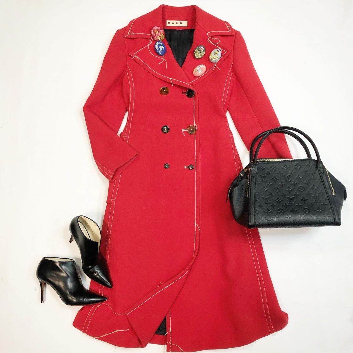 Пальто +Брошки Marni размер 40 цена 61 549 рубБотильоны Celine размер 38 цена 15 385 рубСумка Louis Vuitton