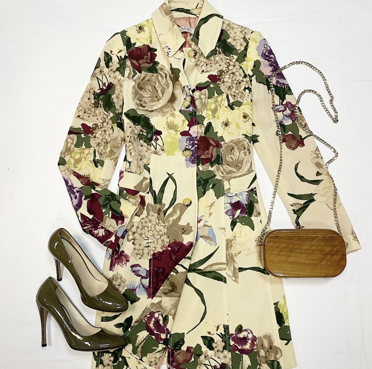 Пальто Red Valentino размер 40 цена 7 693 руб
Туфли Prada размер 37 цена 4 626 руб
Клатч Woodigo by Tadevosyan