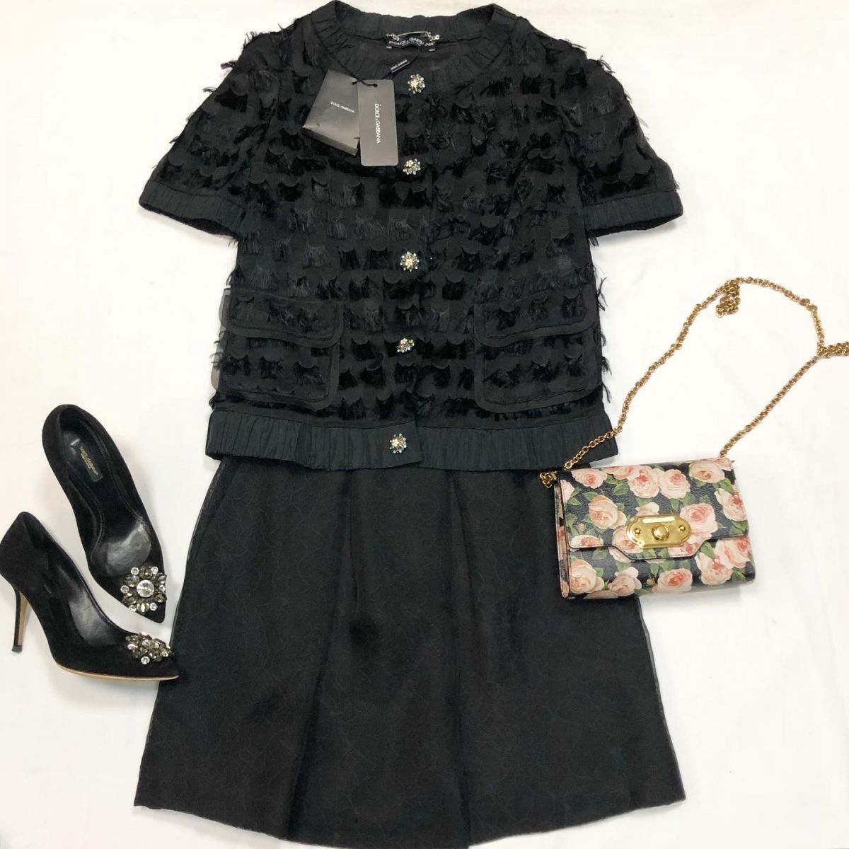 Жакет Dolce Gabbana размер 42 цена 23 078 руб /с ценником/ Юбка ZACPosen размер 2 цена 6 154 руб Туфли Dolce Gabbana размер 38 цена 15 385 руб Сумка Dolce Gabbana