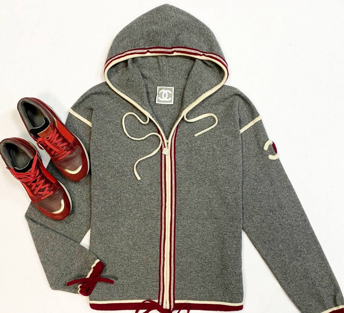 Кофта/кашемир/ Chanel размер 40 цена 30 770 руб
Кроссовки Santoni размер 36 цена 9 231 руб