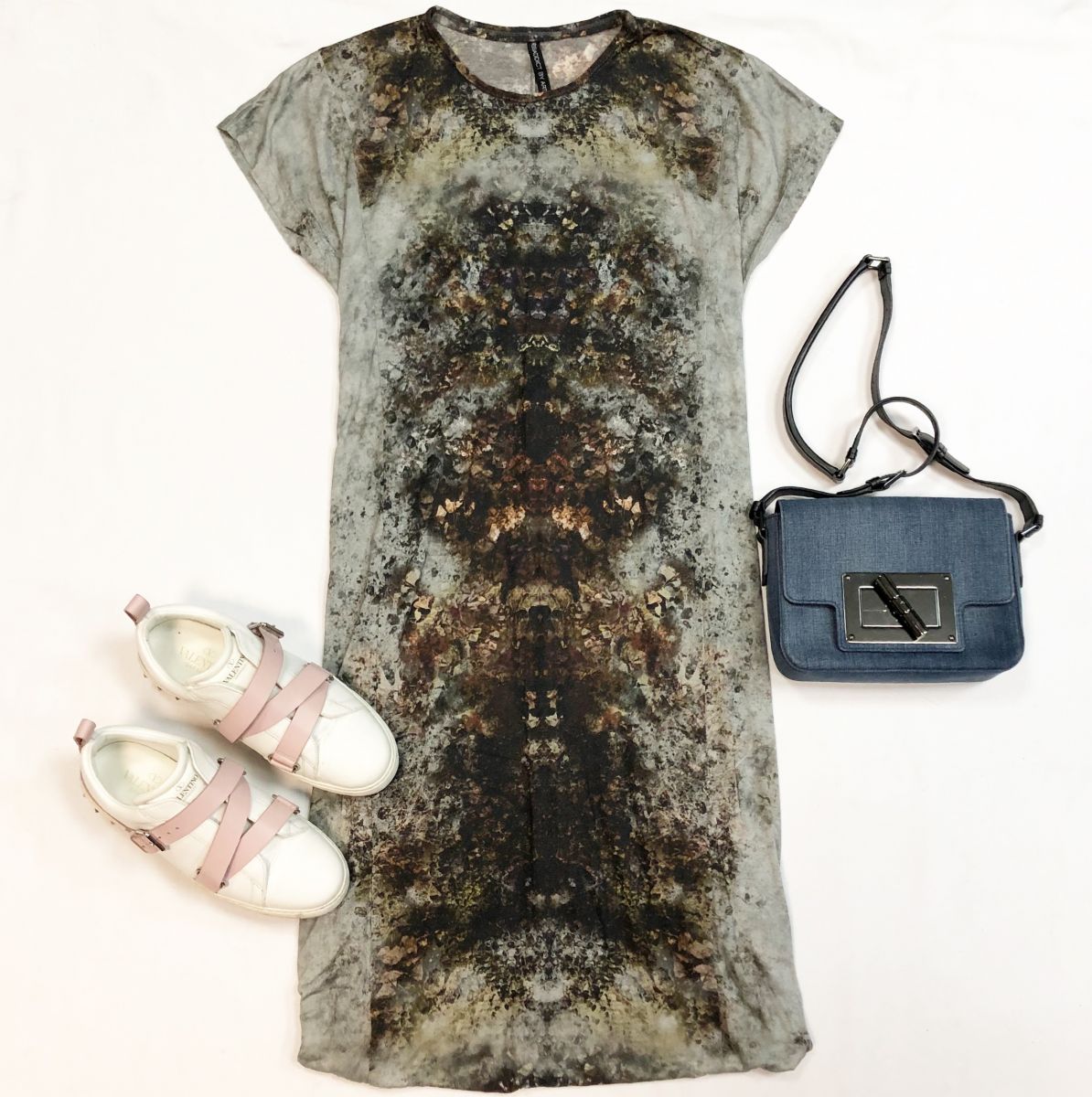 Платье Dressad размер M цена 4 616 рубКеды Valentino размер 37 цена 12 308 рубСумка Tom Ford