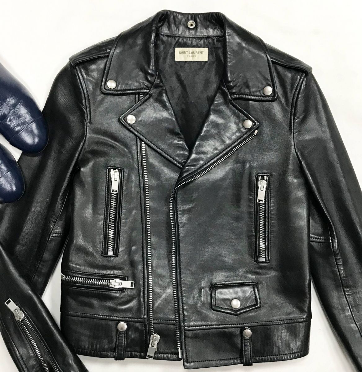Куртка / кожа/ Saint Laurent размер 38 цена 62 620 руб
Ботинки Chanel размер 38.5 цена 31 310 руб