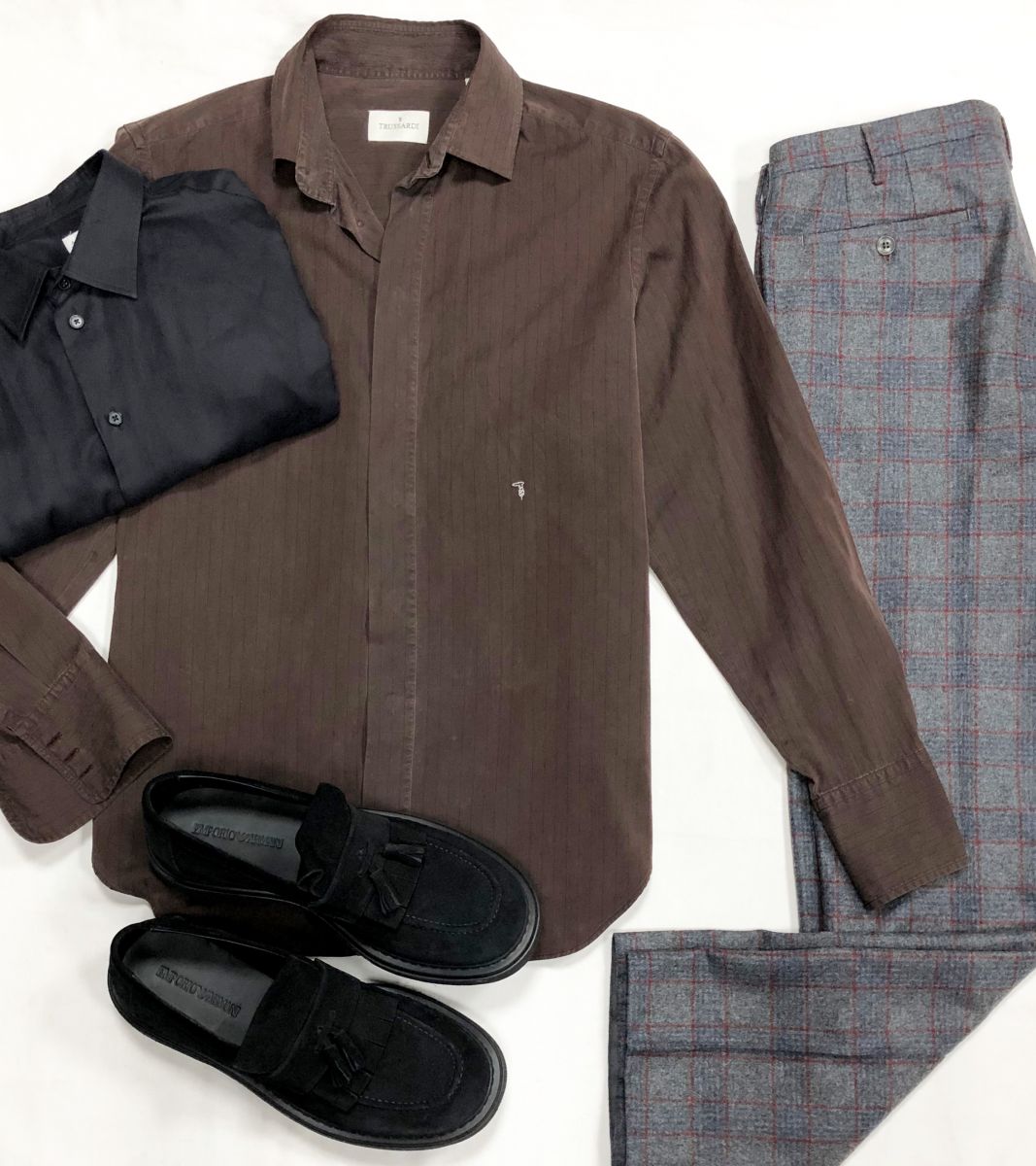 #mechtamen Рубашка Armani размер L цена 4 616 руб
Рубашка Trussardi размер XL цена 3 077 руб
Брюки размер 48 цена 7 693 руб
Лоферы Armani размер 44 цена 15 385 руб 
