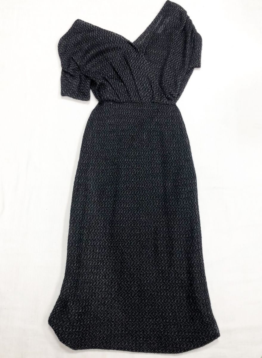 Платье Christian Dior размер 38 цена 93 930 руб
Туфли Christian Dior размер 36.5 цена 23 483 руб
Сумка Saint Laurent